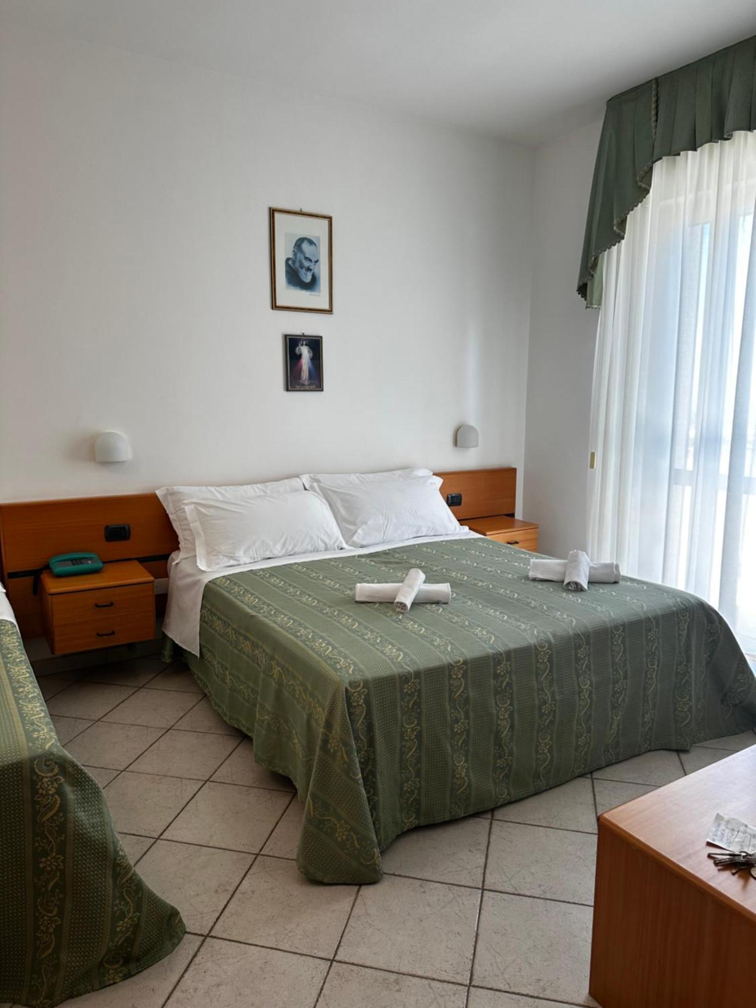 Hotel San Francesco ซานโจวานนี โรตอนโด ภายนอก รูปภาพ