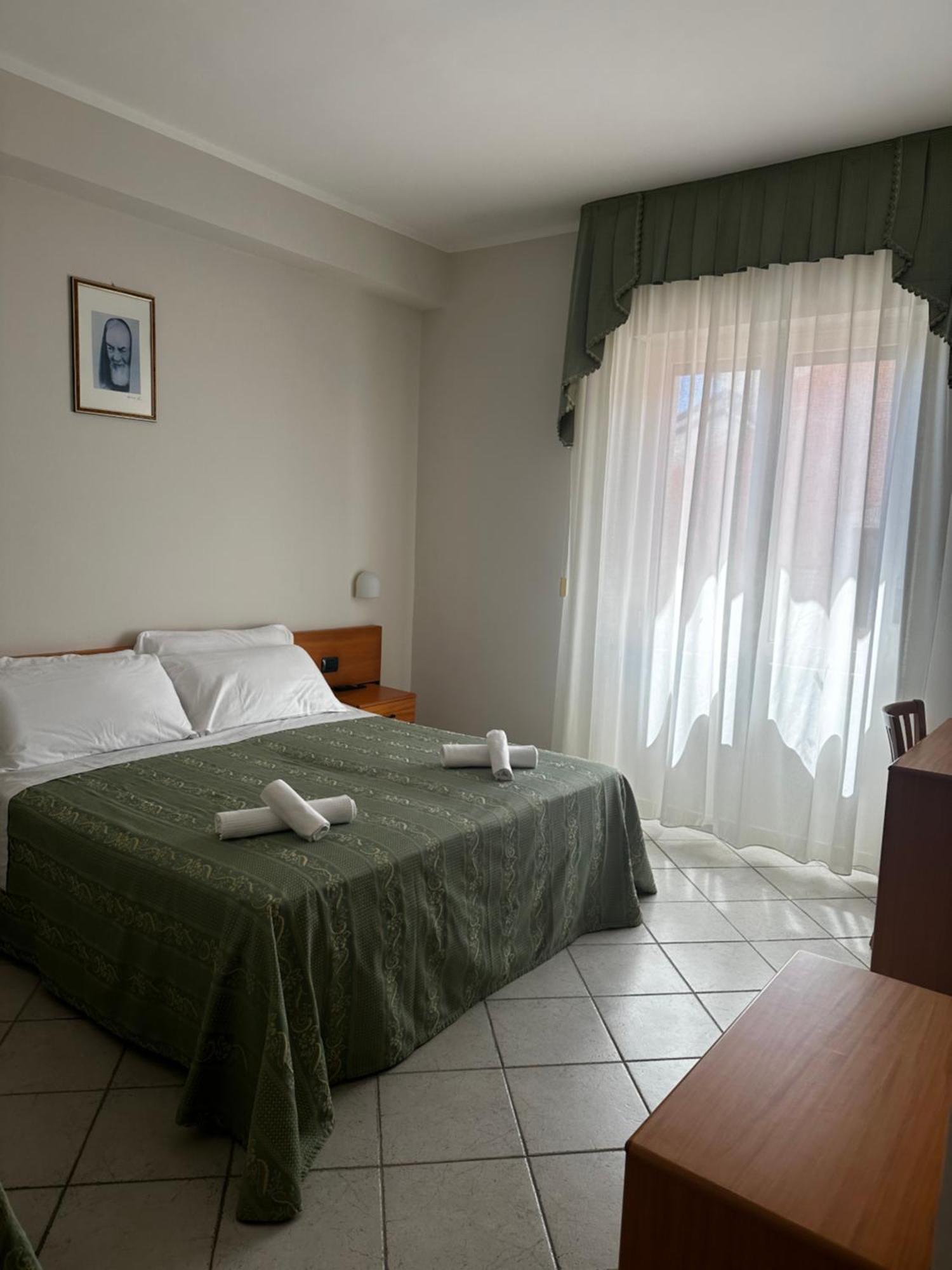 Hotel San Francesco ซานโจวานนี โรตอนโด ภายนอก รูปภาพ