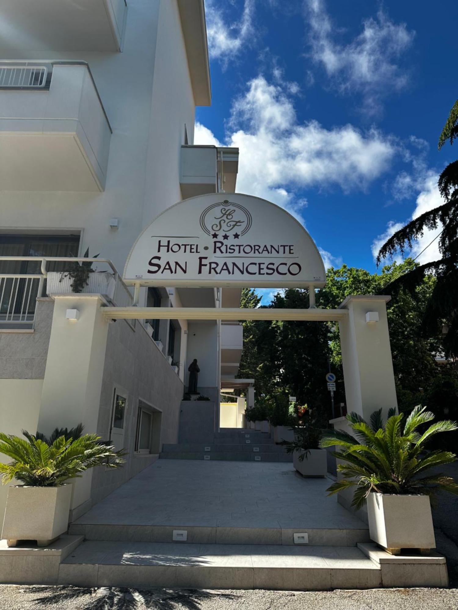 Hotel San Francesco ซานโจวานนี โรตอนโด ภายนอก รูปภาพ